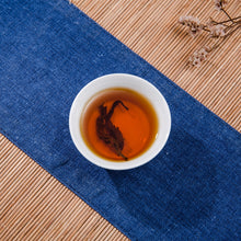 Загрузите изображение в зритель галереи, черный чай Ча У-ФэнЦин DianHong, чай новой весны, черный чай YunNan, чай большой беседки листьев.
