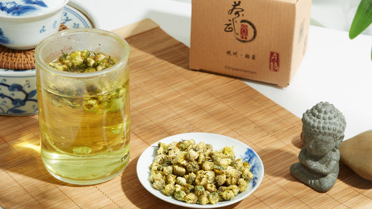 Taiju brew scene with buds in glass